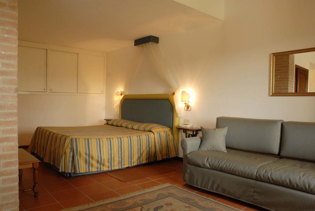 Hostal Relais Borgo Di Toiano Sovicille Exterior foto
